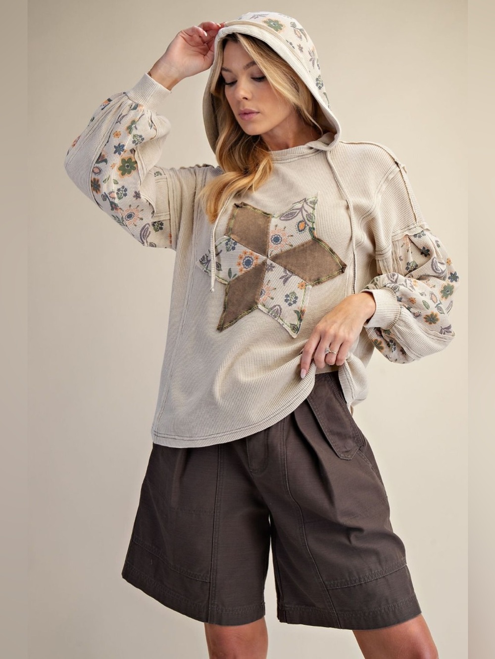 Easel PLUS Lt Khaki Floral Patch Thermal Washed Pullover Hoodie - Picture 4 of 4